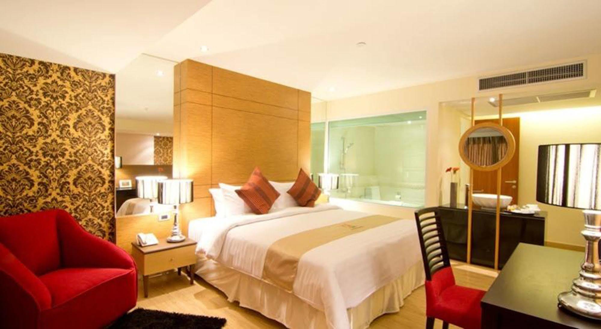 Grand Lord Boutique Hotel- Sha Extra Plus Certified Bangkok Exterior photo
