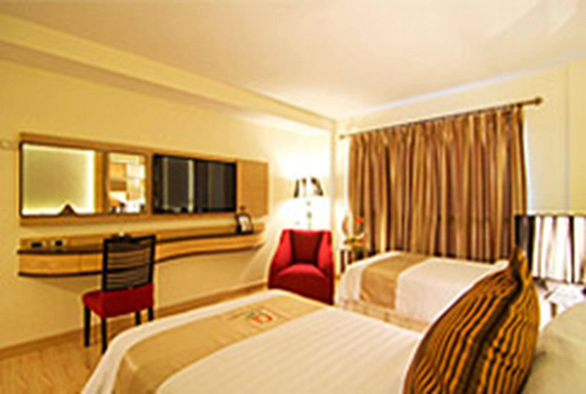Grand Lord Boutique Hotel- Sha Extra Plus Certified Bangkok Exterior photo