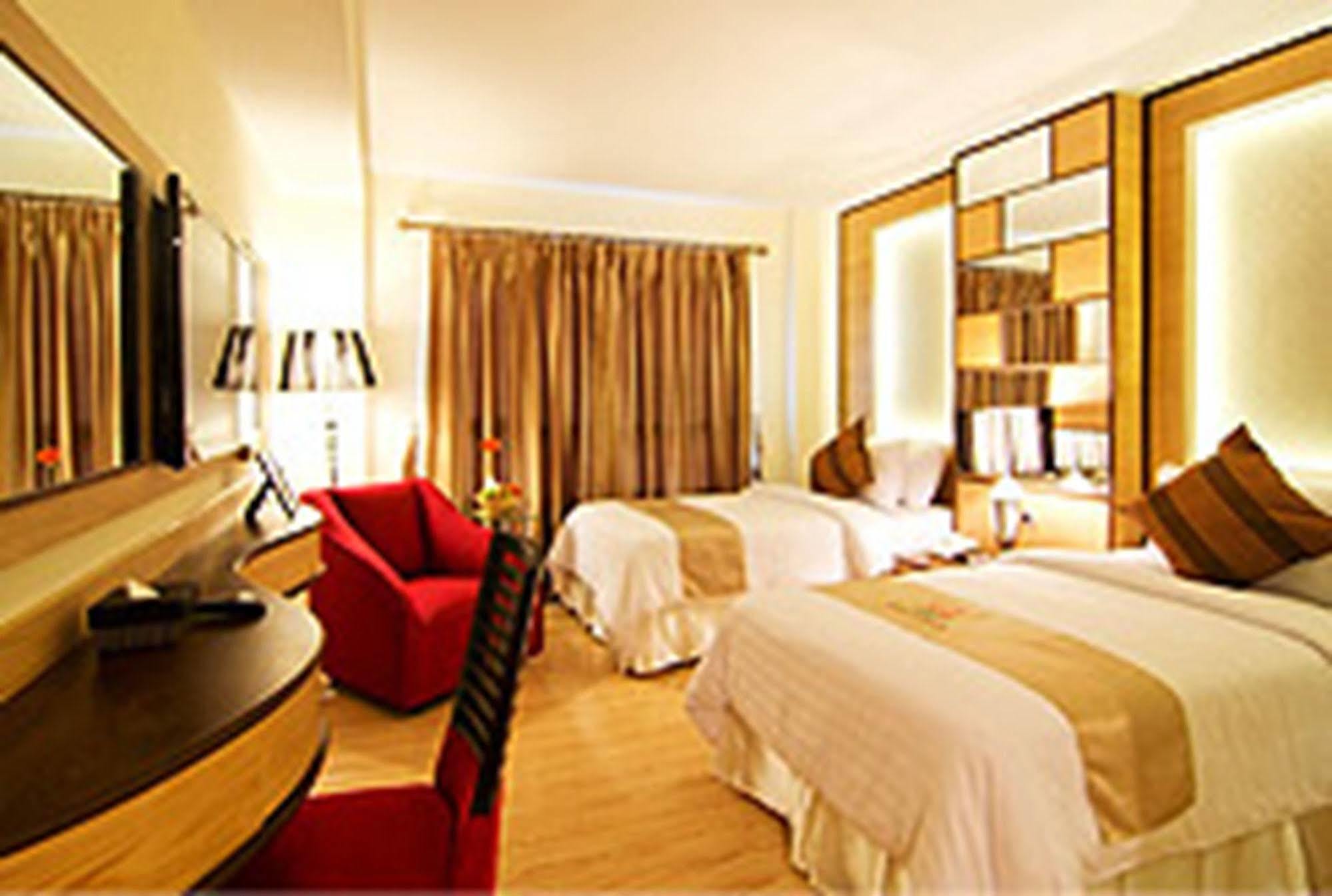 Grand Lord Boutique Hotel- Sha Extra Plus Certified Bangkok Exterior photo