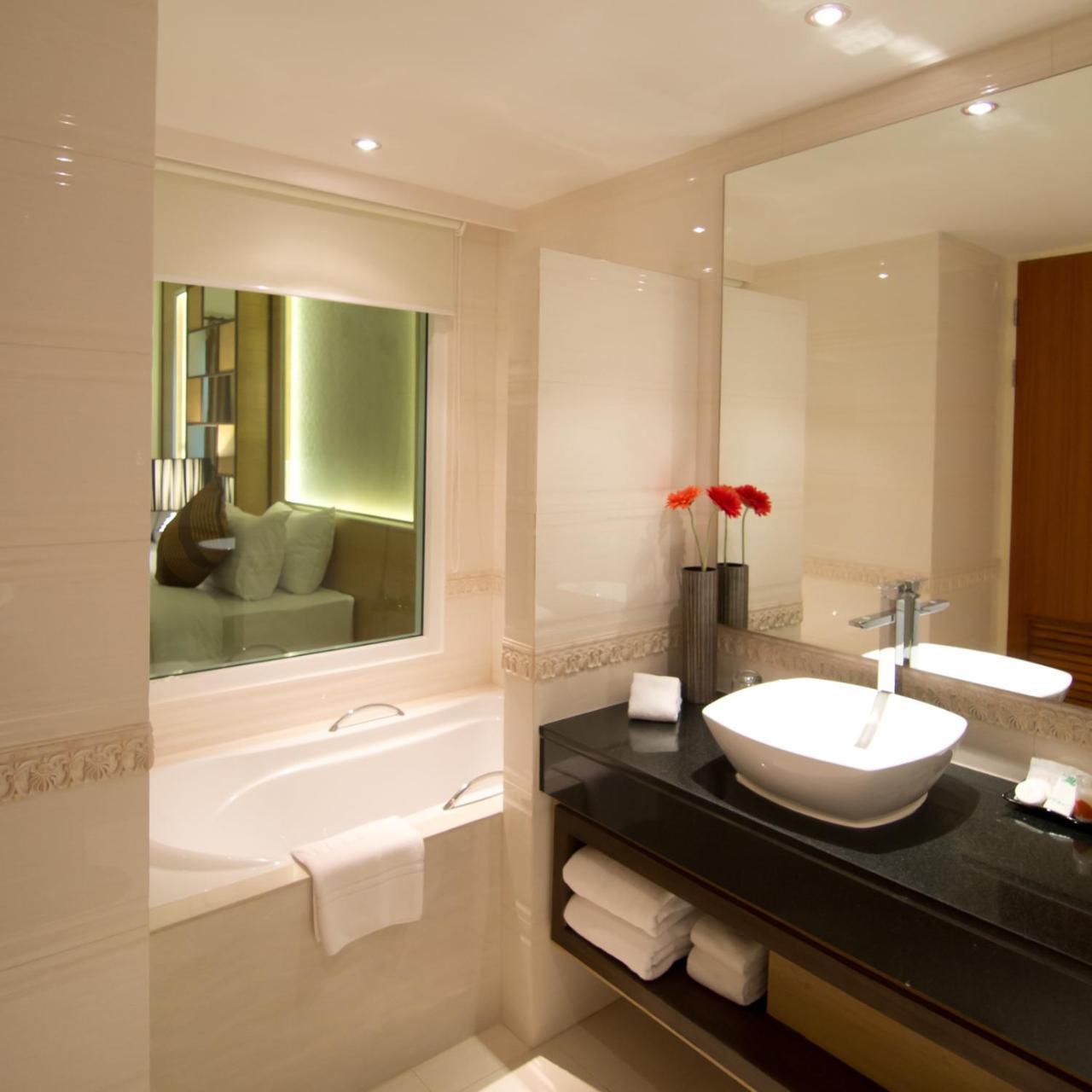 Grand Lord Boutique Hotel- Sha Extra Plus Certified Bangkok Exterior photo